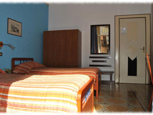 Bed and Breakfast D'Angelo : photo 9 de la chambre chambre double ou lits jumeaux avec salle de bains commune