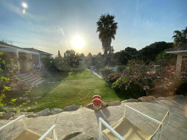 Escapades Lointaines : photo 10 de la chambre chambre lit king-size - vue sur piscine 