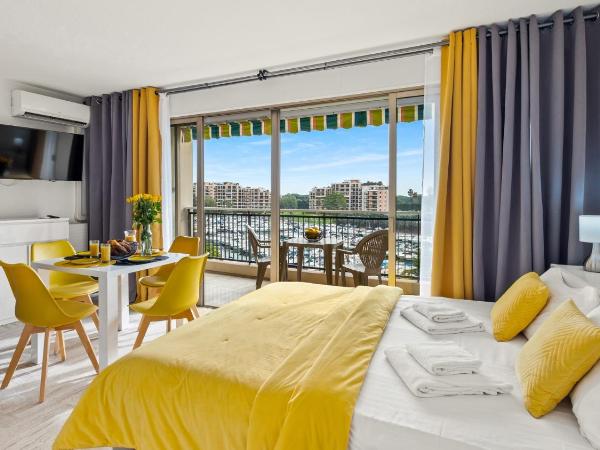 Cannes Marina Appart Hotel Mandelieu : photo 3 de la chambre studio familial - vue sur piscine