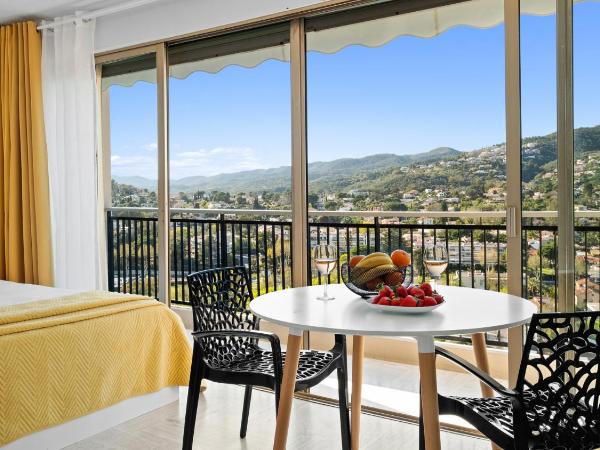 Cannes Marina Appart Hotel Mandelieu : photo 3 de la chambre studio avec vue sur montagne (2 adultes)