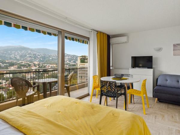 Cannes Marina Appart Hotel Mandelieu : photo 3 de la chambre studio familial - vue sur montagne