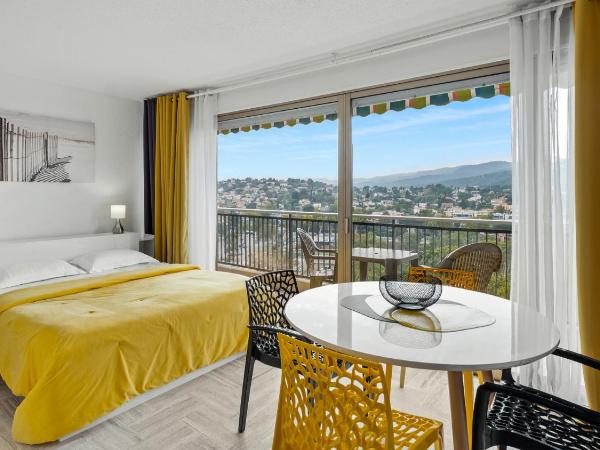Cannes Marina Appart Hotel Mandelieu : photo 4 de la chambre studio familial - vue sur montagne