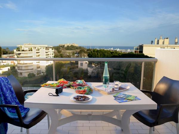 Residence Residéal Antibes : photo 1 de la chambre studio 4 personnes vue sur la mer