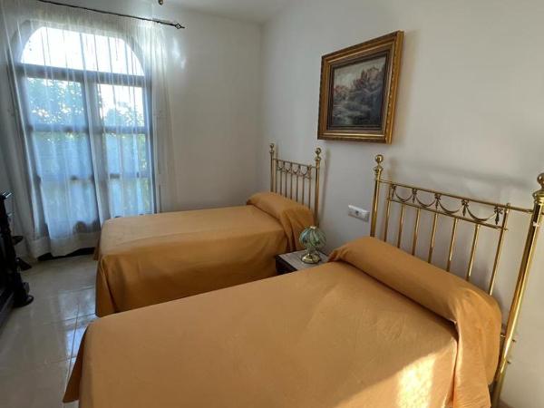 ALYANA : photo 3 de la chambre chambre lits jumeaux avec salle de bains commune