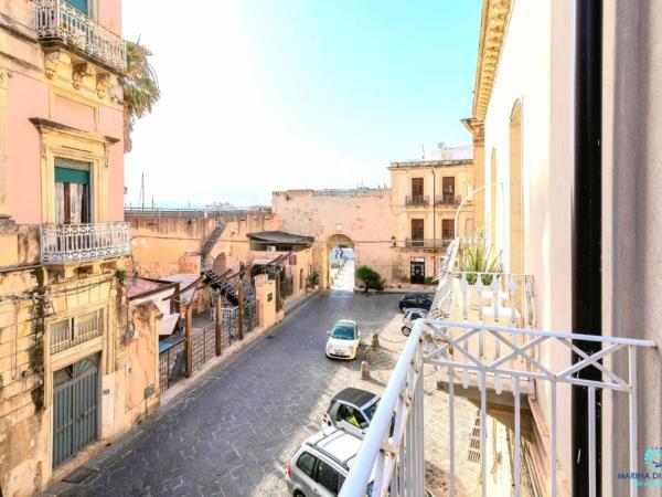B&B Marina di Ortigia : photo 5 de la chambre chambre triple avec balcon