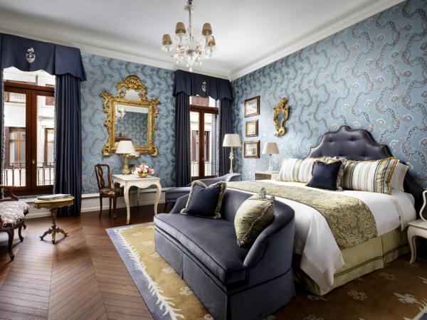 The Gritti Palace, a Luxury Collection Hotel, Venice : photo 1 de la chambre chambre plus spacieuse giglio prestige avec lit king-size ou 2 lits jumeaux/simples - vue sur santa maria del giglio