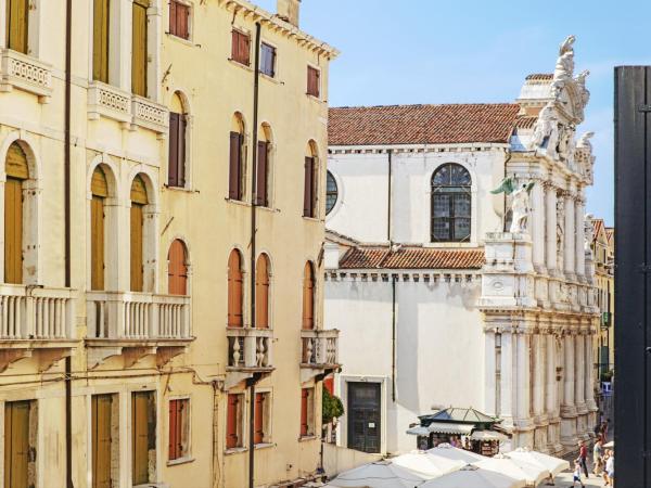 The Gritti Palace, a Luxury Collection Hotel, Venice : photo 3 de la chambre suite 1 chambre serenissima lit king-size - vue sur santa maria del giglio