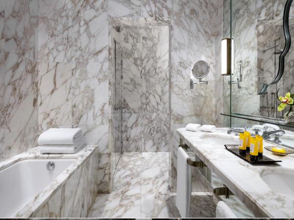 The Gritti Palace, a Luxury Collection Hotel, Venice : photo 2 de la chambre chambre plus spacieuse giglio prestige avec lit king-size ou 2 lits jumeaux/simples - vue sur santa maria del giglio