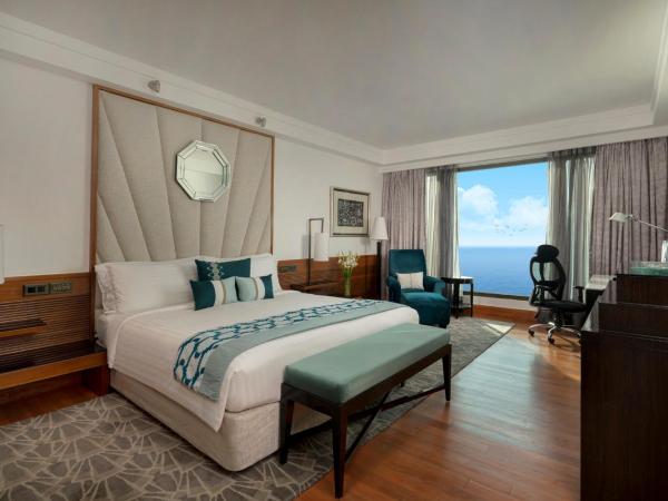 InterContinental Marine Drive Mumbai, an IHG Hotel : photo 9 de la chambre 1 king bed luxury suite sea view