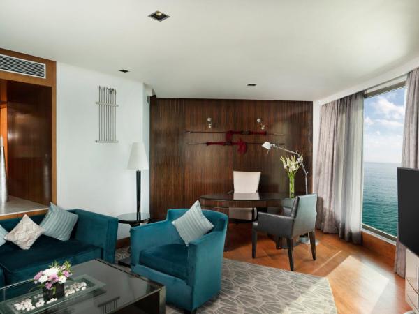 InterContinental Marine Drive Mumbai, an IHG Hotel : photo 10 de la chambre 1 king bed luxury suite sea view