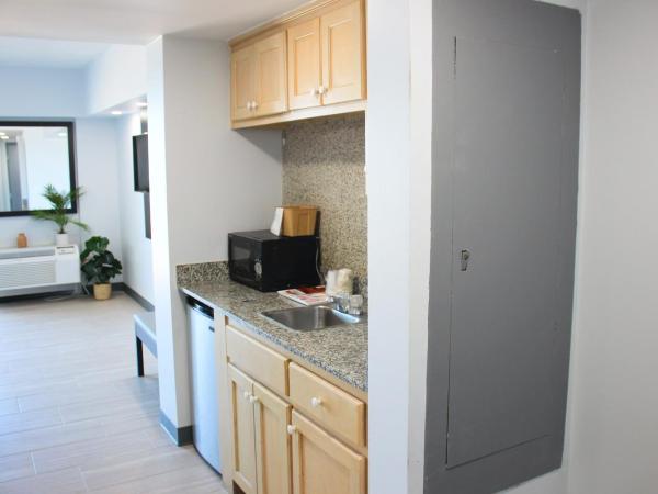 Sun & Sand Resort Oceanfront Suites : photo 4 de la chambre ocean front suite higher floor
