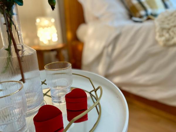 Gîte Les logis du Pech : photo 5 de la chambre chambre double - vue sur jardin