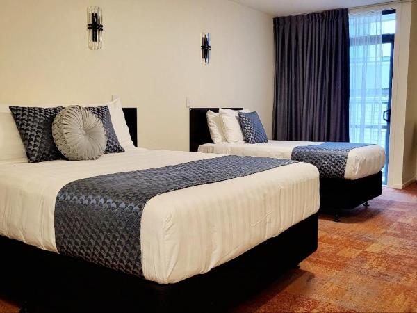 City of Sails Motel : photo 2 de la chambre chambre triple avec jacuzzi