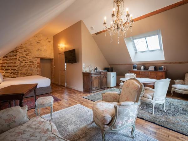 Domaine de Charnay - Résidence de charme : photo 3 de la chambre suite - vue sur jardin