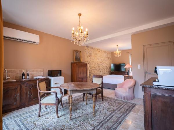 Domaine de Charnay - Résidence de charme : photo 2 de la chambre chambre lit king-size supérieure