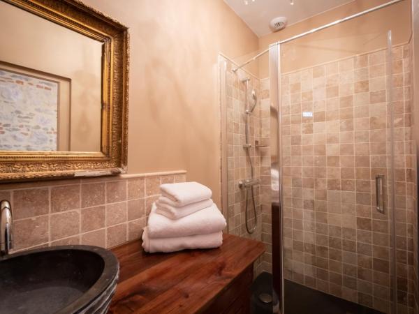 Domaine de Charnay - Résidence de charme : photo 6 de la chambre chambre lit king-size supérieure