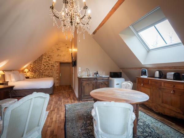 Domaine de Charnay - Résidence de charme : photo 7 de la chambre suite - vue sur jardin