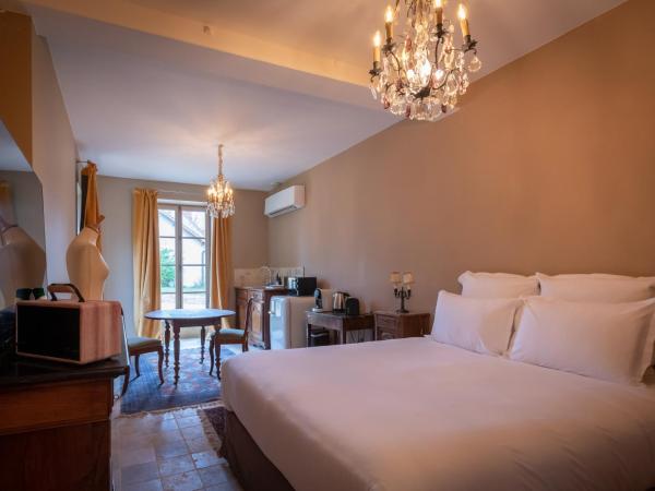 Domaine de Charnay - Résidence de charme : photo 2 de la chambre grande chambre double