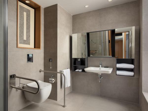 Sheraton Istanbul Esenyurt : photo 4 de la chambre chambre lit king-size d'angle premium - vue sur ville