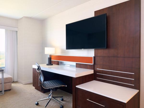 Delta Hotel Philadelphia Airport : photo 2 de la chambre chambre lit king-size
