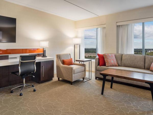 Delta Hotel Philadelphia Airport : photo 2 de la chambre suite studio lit king-size