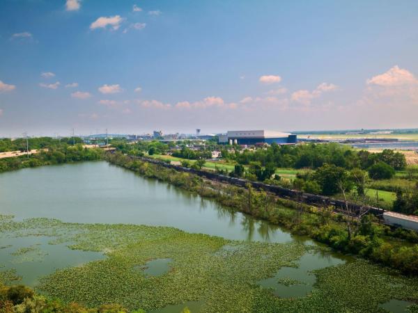 Delta Hotel Philadelphia Airport : photo 6 de la chambre suite junior lit king-size