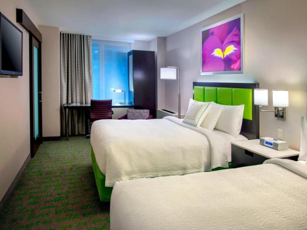 SpringHill Suites by Marriott New York Midtown Manhattan/Fifth Avenue : photo 1 de la chambre studio queen avec 2 lits queen-size