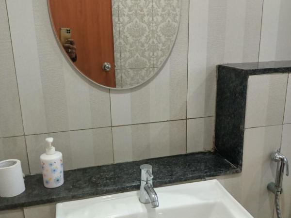 Royal Suites - 3 BHK - Neo : photo 3 de la chambre chambre lit king-size deluxe