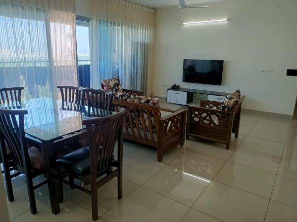 Royal Suites - 3 BHK - Neo : photo 4 de la chambre chambre lit king-size deluxe
