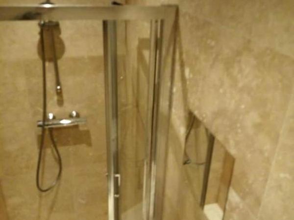 Luxury Penthouse Apartment ( Private Gated) : photo 5 de la chambre chambre familiale avec salle de bains privative