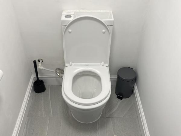 Modern Guest house with private entrance : photo 7 de la chambre chambre double deluxe