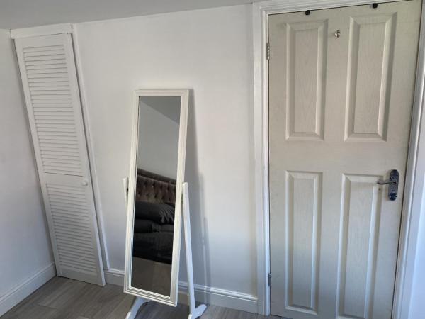 Modern Guest house with private entrance : photo 10 de la chambre chambre double deluxe