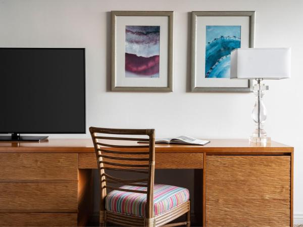 The Royal Hawaiian, A Luxury Collection Resort, Waikiki : photo 3 de la chambre hébergement avec 2 lits doubles océan - tour mailani