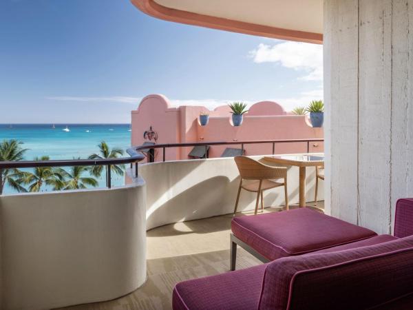 The Royal Hawaiian, A Luxury Collection Resort, Waikiki : photo 5 de la chambre hébergement d’angle lit king-size océan - mailani