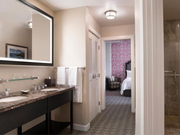 The Royal Hawaiian, A Luxury Collection Resort, Waikiki : photo 6 de la chambre suite lit king-size historique jardin - vue sur jardin