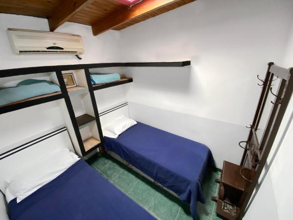 Palermo Soho Hostel : photo 4 de la chambre chambre lits jumeaux avec salle de bains commune