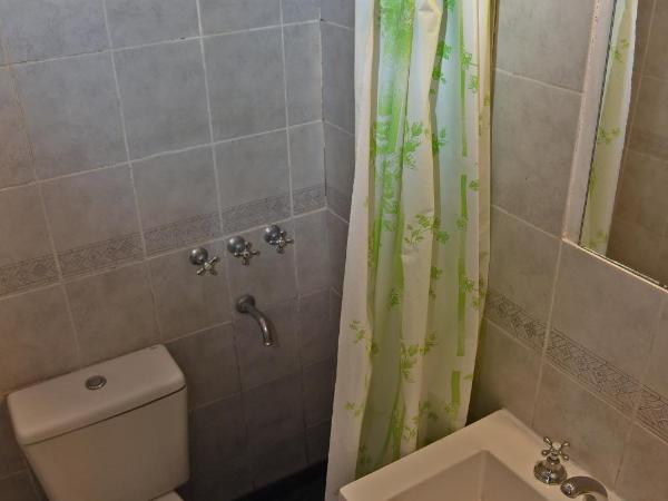 Palermo Soho Hostel : photo 4 de la chambre chambre double avec salle de bains privative