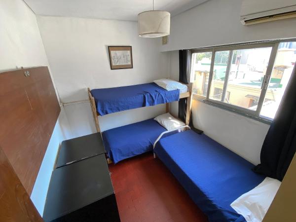 Palermo Soho Hostel : photo 4 de la chambre chambre triple avec salle de bains commune
