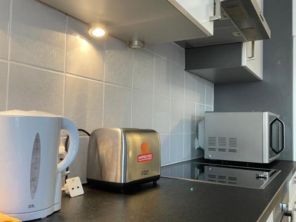 Large Room in Schuttrange Free Parking 10mins to Airport Excellent Customer Services : photo 4 de la chambre chambre double