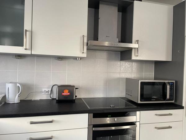 Large Room in Schuttrange Free Parking 10mins to Airport Excellent Customer Services : photo 5 de la chambre chambre double