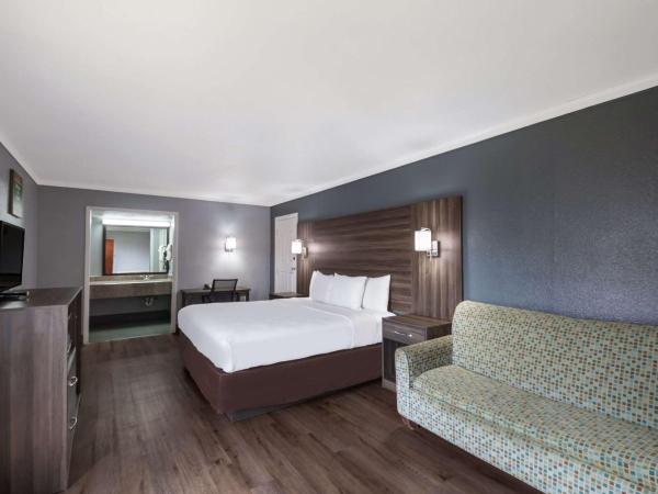 Econo Lodge near The Domain - The Arboretum : photo 1 de la chambre chambre lit king-size - non-fumeurs
