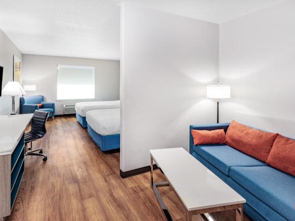Days Inn & Suites by Wyndham San Antonio near Frost Bank Center : photo 4 de la chambre suite studio avec 2 lits queen-size - non-fumeurs