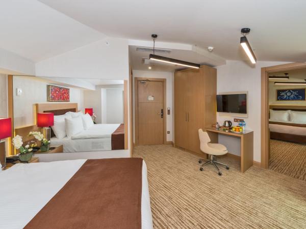 Hotel Boursier 1 & Spa : photo 4 de la chambre 2 chambres familiales communicantes