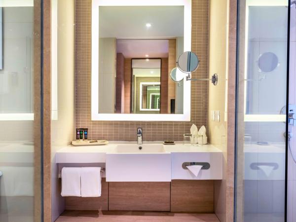 Novotel Phuket City Phokeethra : photo 3 de la chambre chambre lit king-size supérieure