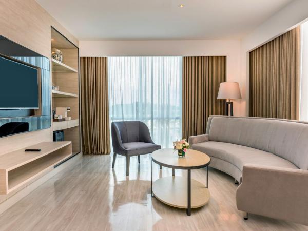 Novotel Phuket City Phokeethra : photo 7 de la chambre suite lit king-size exécutive