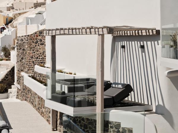 Hom Santorini : photo 4 de la chambre suite standard avec bain à remous extérieur et vue sur la mer