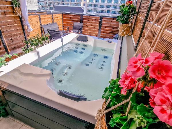 Athenian Montaza Hotel : photo 4 de la chambre suite lit king-size avec baignoire spa