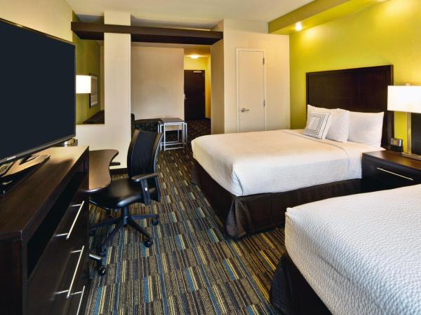 Fairfield Inn and Suites by Marriott Austin Northwest/Research Blvd : photo 3 de la chambre studio lit queen-size avec canapé-lit