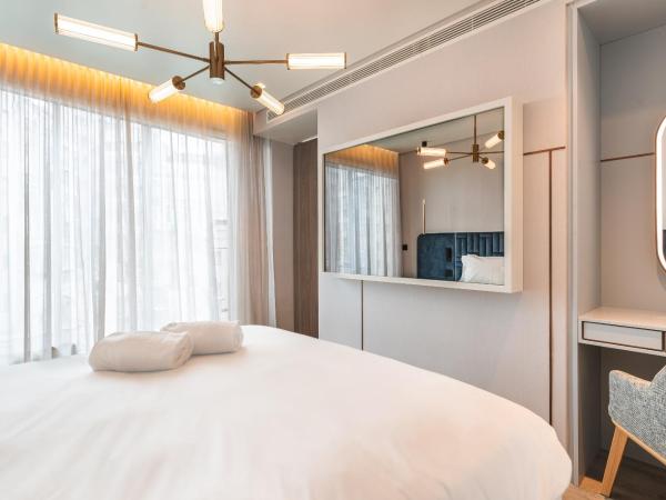 LUSTER Hotel : photo 2 de la chambre suite en duplex - vue sur piscine