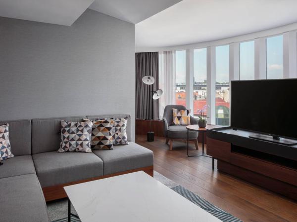 Prague Marriott Hotel : photo 6 de la chambre suite club 1 chambre lit king-size avec accès au m club